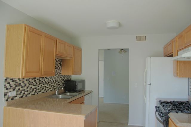 299 Pembridge Lane D2, Schaumburg, IL 60193