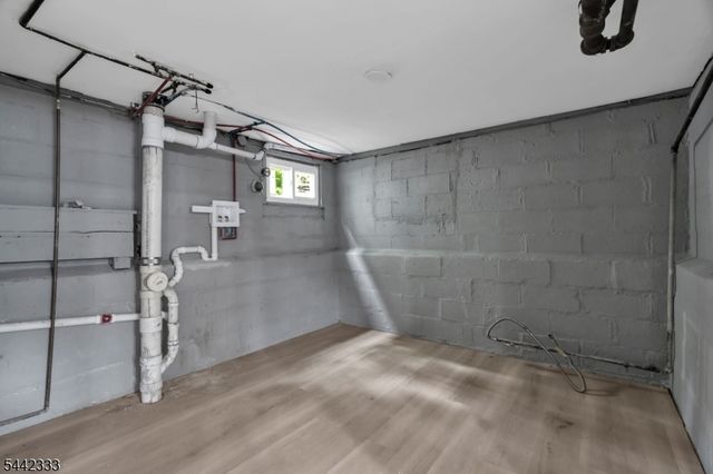240 W End Ave, Newark City, NJ 07106