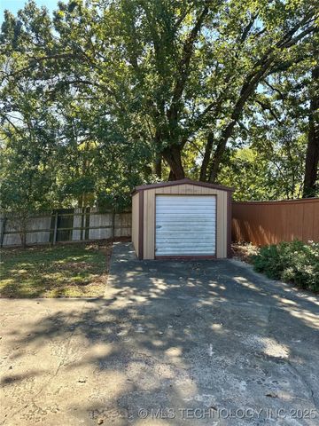 921 Gail Farrell, Durant, OK 74701