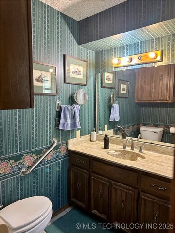 921 Gail Farrell, Durant, OK 74701