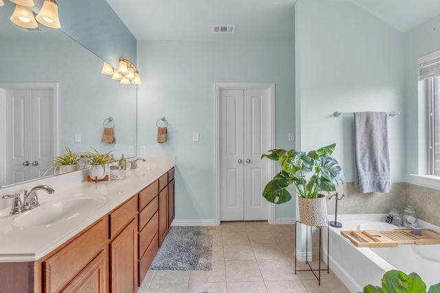 316 Valley Drive, Aubrey, TX 76227