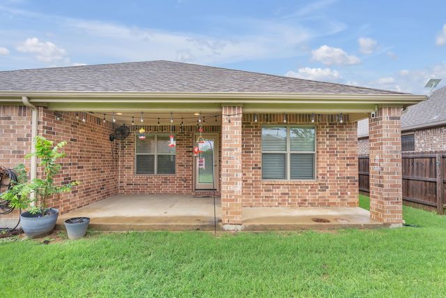 316 Valley Drive, Aubrey, TX 76227