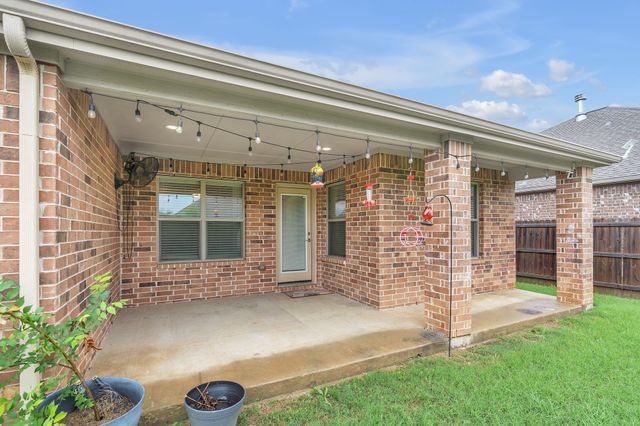 316 Valley Drive, Aubrey, TX 76227