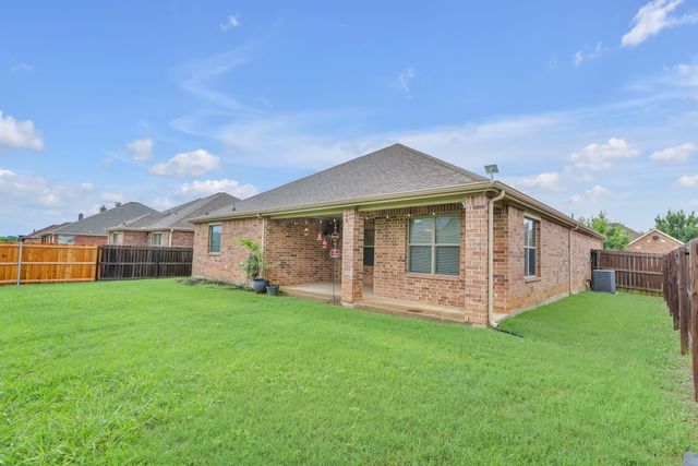 316 Valley Drive, Aubrey, TX 76227
