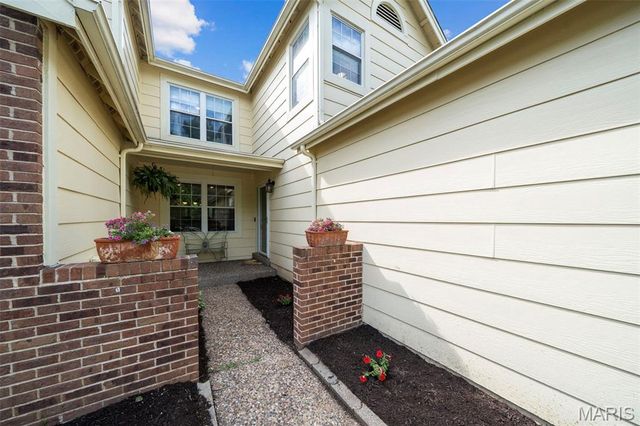 11980 Autumn Lakes Drive, Maryland Heights, MO 63043