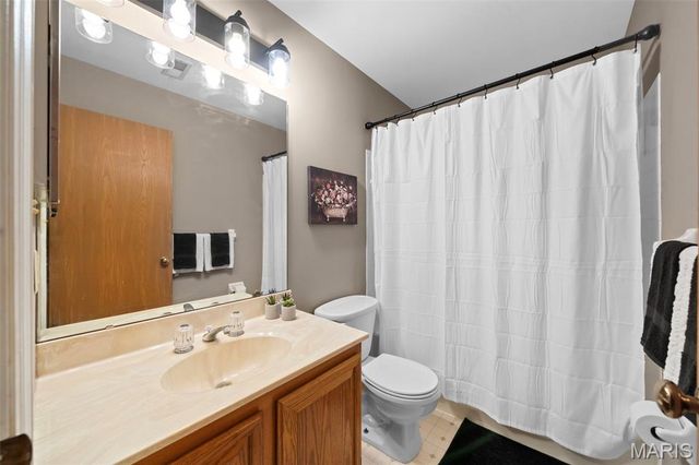 11980 Autumn Lakes Drive, Maryland Heights, MO 63043