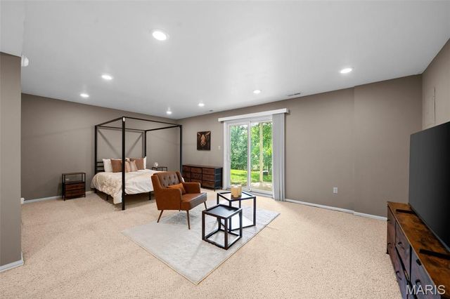 11980 Autumn Lakes Drive, Maryland Heights, MO 63043