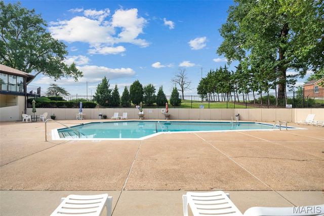 11980 Autumn Lakes Drive, Maryland Heights, MO 63043