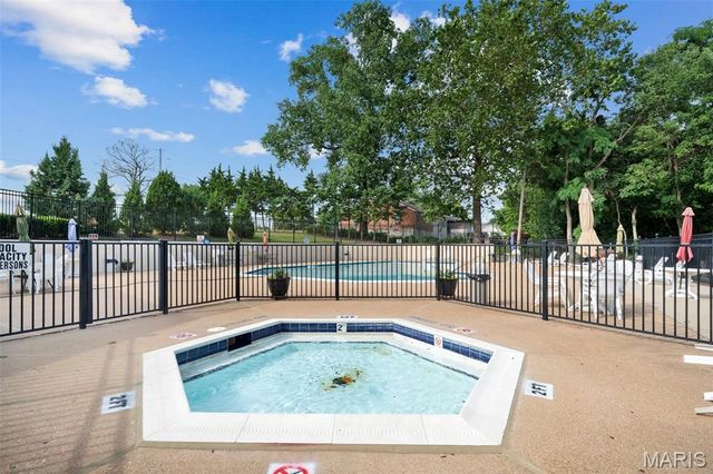 11980 Autumn Lakes Drive, Maryland Heights, MO 63043