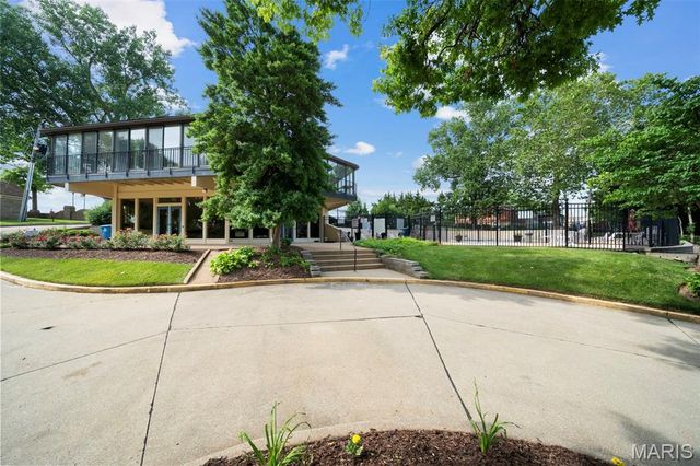 11980 Autumn Lakes Drive, Maryland Heights, MO 63043