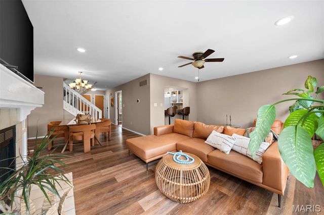 11980 Autumn Lakes Drive, Maryland Heights, MO 63043