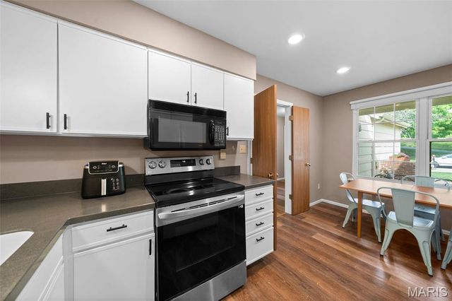 11980 Autumn Lakes Drive, Maryland Heights, MO 63043