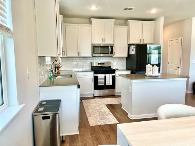6554 Marsh LN, Buda, TX 78610