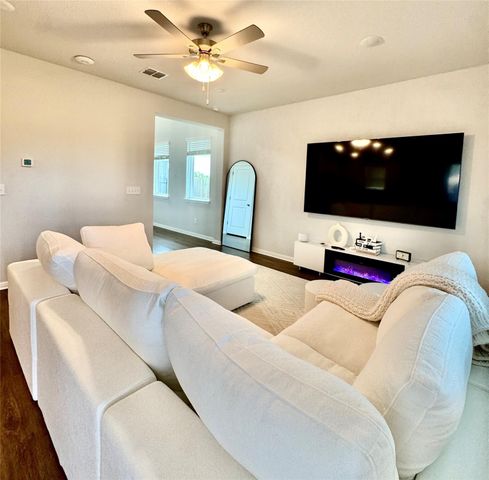 6554 Marsh LN, Buda, TX 78610