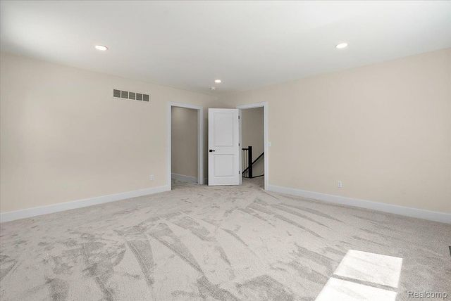 47515 Vanker Avenue, Shelby Charter Township, MI 48317