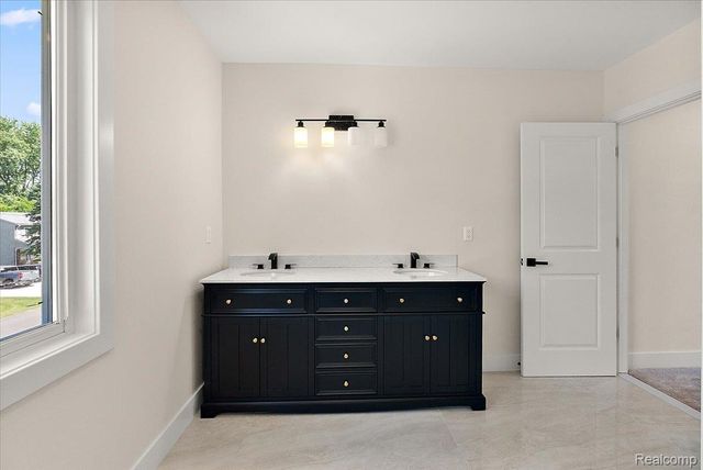 47515 Vanker Avenue, Shelby Charter Township, MI 48317