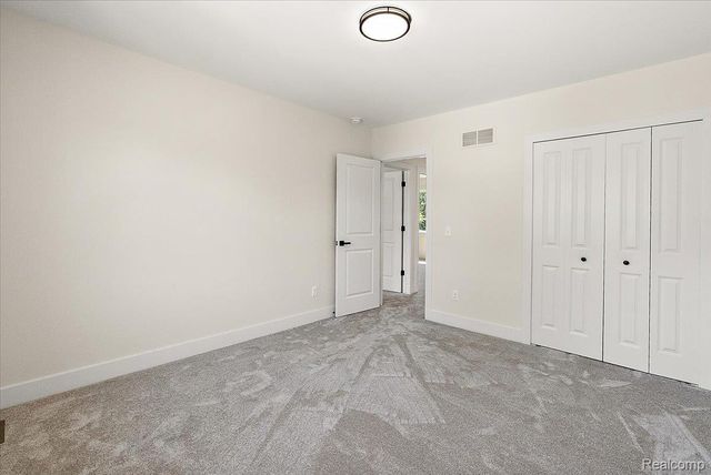 47515 Vanker Avenue, Shelby Charter Township, MI 48317