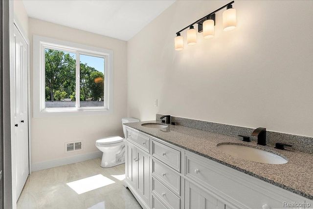 47515 Vanker Avenue, Shelby Charter Township, MI 48317
