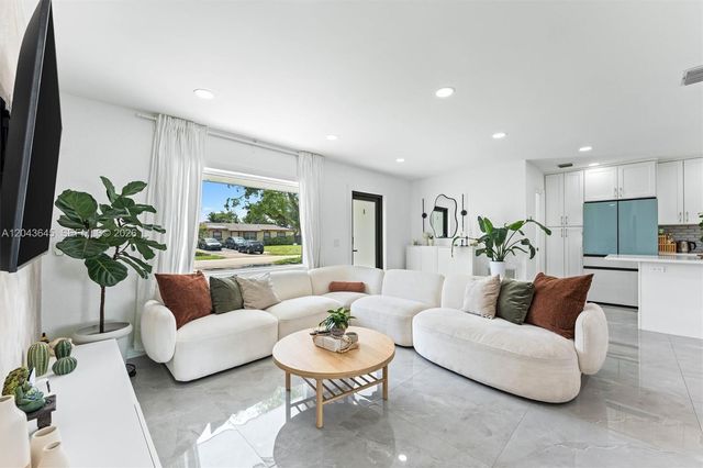 1120 SW 7th Ave, Deerfield Beach, FL 33441