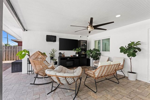 1120 SW 7th Ave, Deerfield Beach, FL 33441