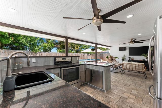1120 SW 7th Ave, Deerfield Beach, FL 33441