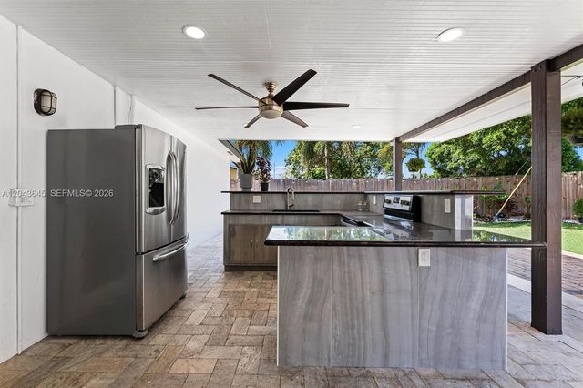 1120 SW 7th Ave, Deerfield Beach, FL 33441
