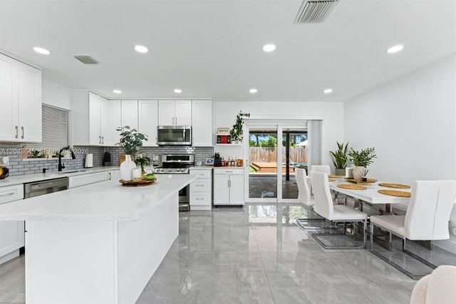 1120 SW 7th Ave, Deerfield Beach, FL 33441