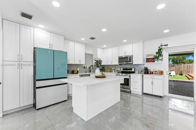 1120 SW 7th Ave, Deerfield Beach, FL 33441