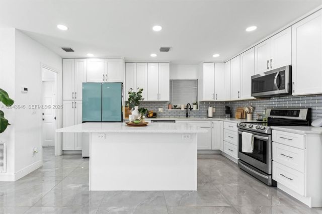 1120 SW 7th Ave, Deerfield Beach, FL 33441