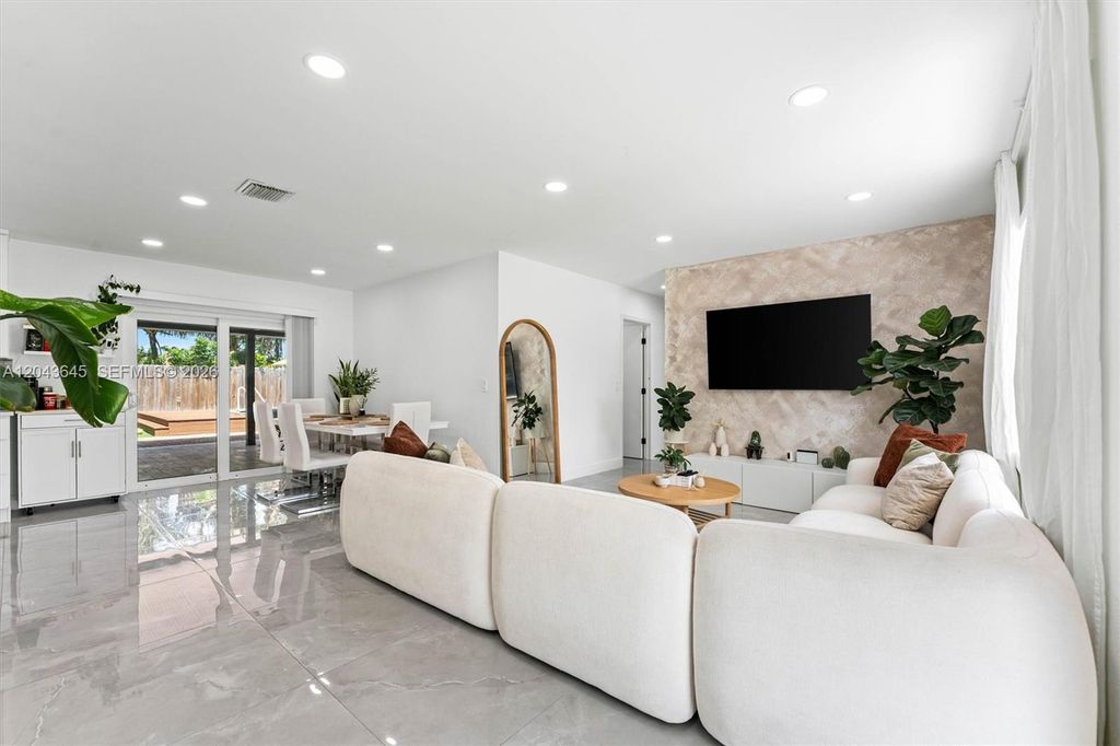 1120 SW 7th Ave, Deerfield Beach, FL 33441