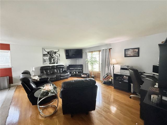 120 Clarksen Dr, Union Twp, PA 16101