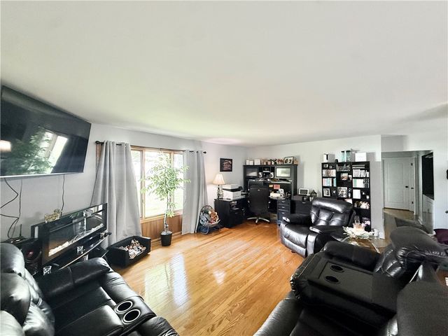 120 Clarksen Dr, Union Twp, PA 16101