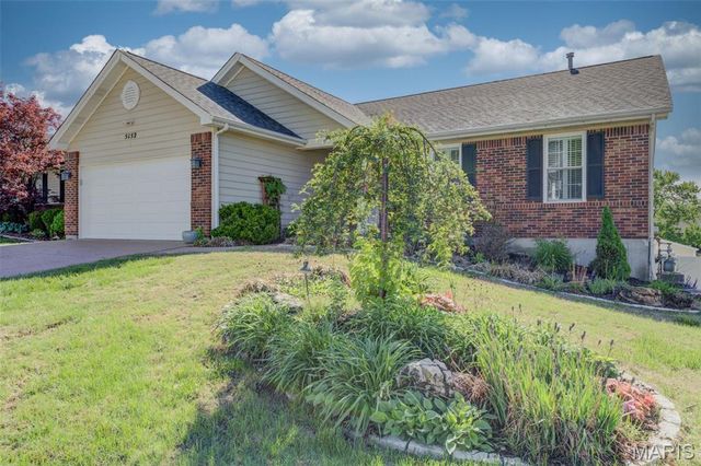 5152 Kings Park Drive, St Louis, MO 63129