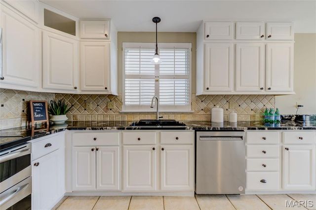 5152 Kings Park Drive, St Louis, MO 63129