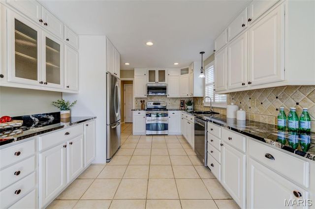 5152 Kings Park Drive, St Louis, MO 63129