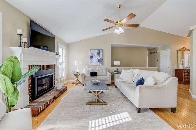 5152 Kings Park Drive, St Louis, MO 63129
