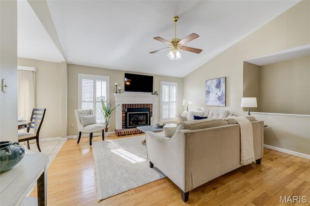 5152 Kings Park Drive, St Louis, MO 63129