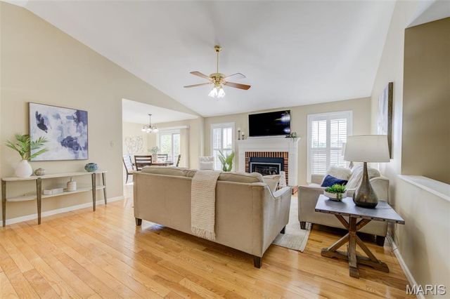 5152 Kings Park Drive, St Louis, MO 63129