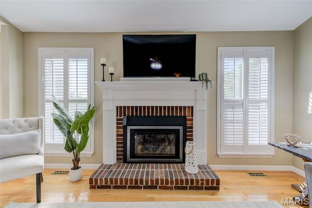 5152 Kings Park Drive, St Louis, MO 63129