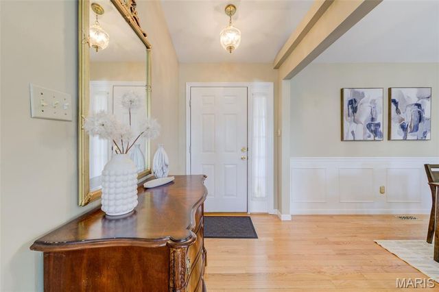 5152 Kings Park Drive, St Louis, MO 63129
