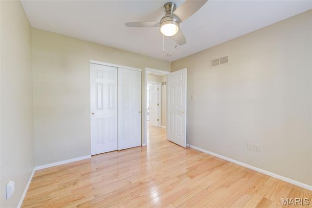 5152 Kings Park Drive, St Louis, MO 63129