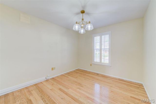 5152 Kings Park Drive, St Louis, MO 63129