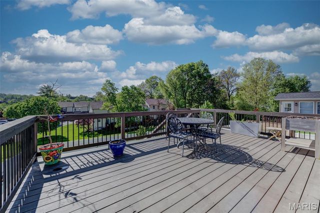 5152 Kings Park Drive, St Louis, MO 63129