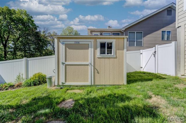 5152 Kings Park Drive, St Louis, MO 63129