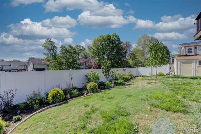5152 Kings Park Drive, St Louis, MO 63129
