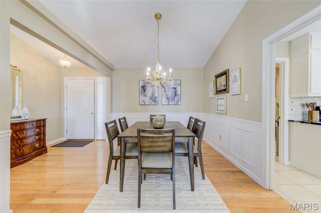 5152 Kings Park Drive, St Louis, MO 63129