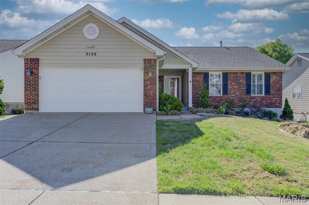 5152 Kings Park Drive, St Louis, MO 63129