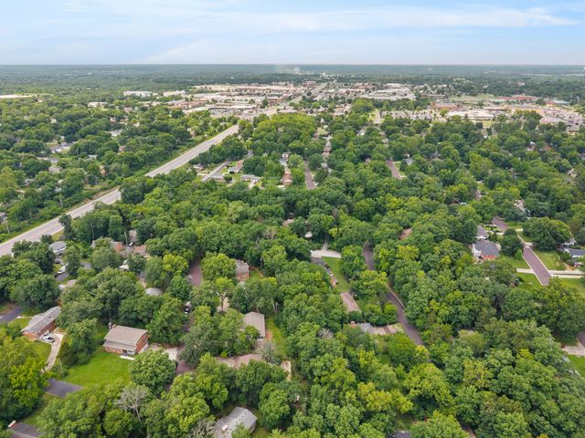 608 W BRIARWOOD LN, Columbia, MO 65203