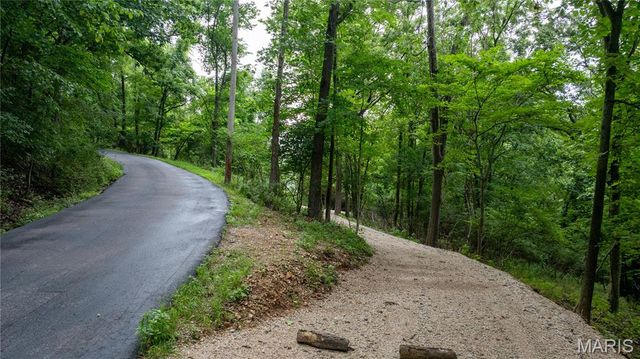 700 Old Kiefer Creek Road, Ballwin, MO 63021