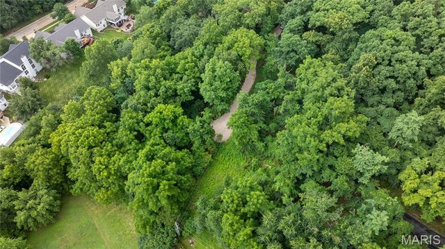 700 Old Kiefer Creek Road, Ballwin, MO 63021